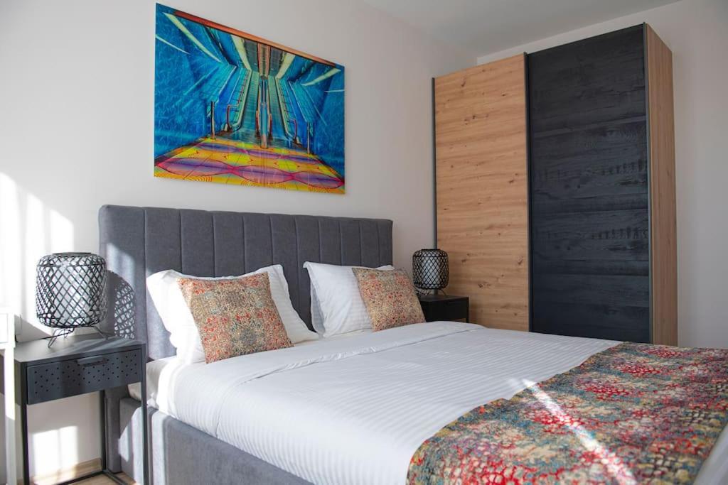 Madrid: A Modern 2-Bedroom Apartment With Parking Sofya Dış mekan fotoğraf